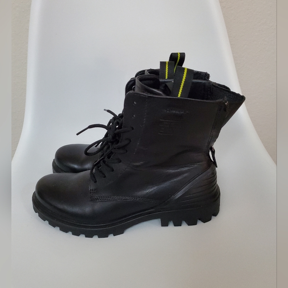 ECCO Tredtray Leather Combat Black Boots NWOB Size 9